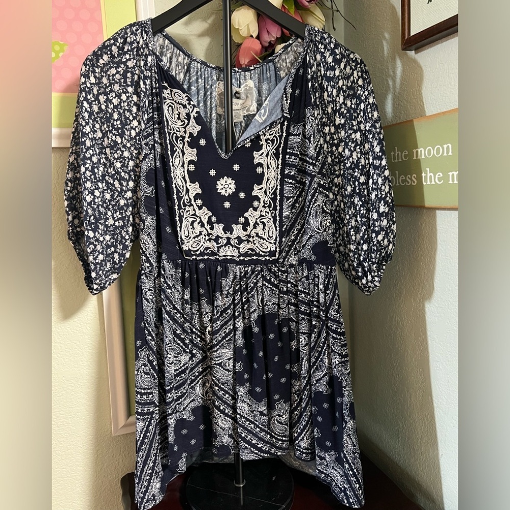 NWT Cupio Navy and Cream Patterned Blouse #035